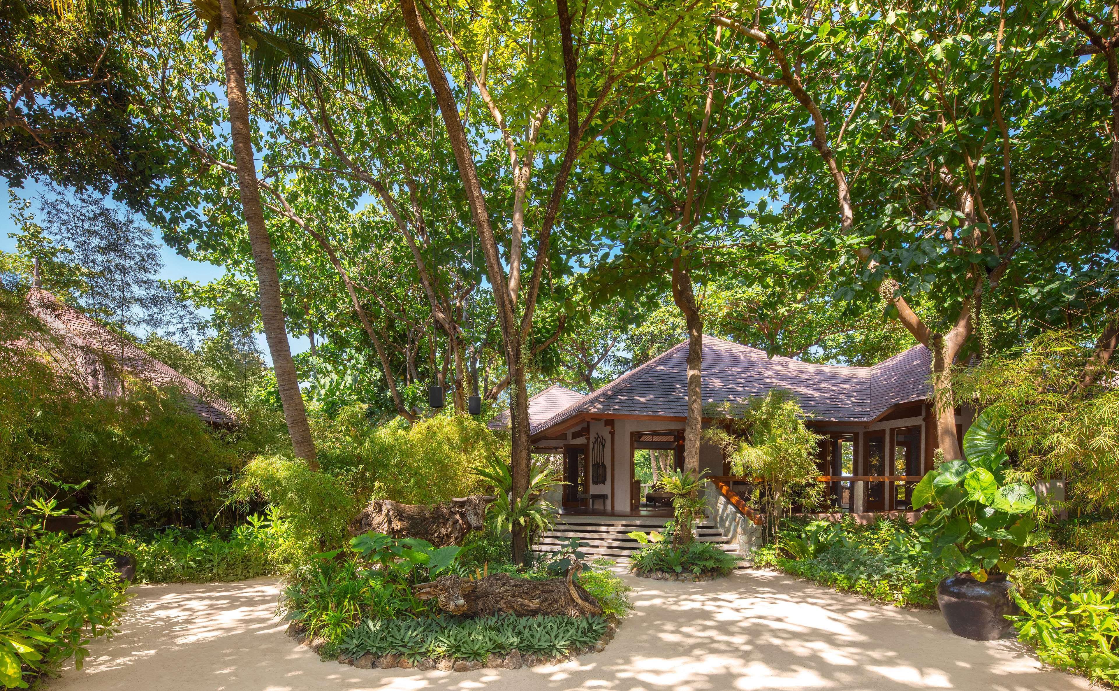 Amanpulo Hotel Pamalican Island Exterior photo